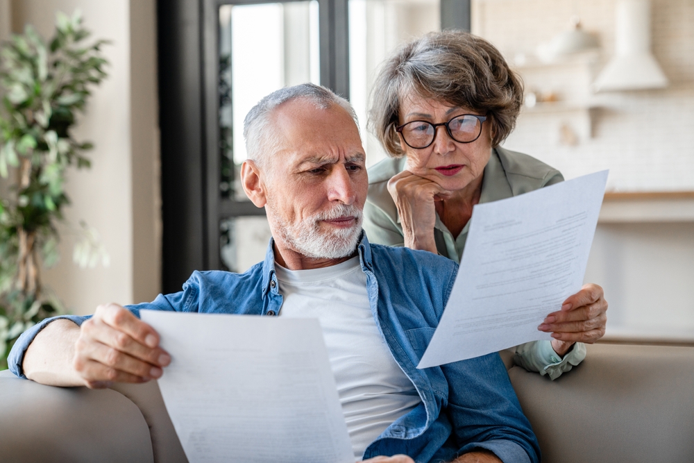 Senior,Old,Elderly,Spouses,Grandparents,Reading,Documents,,Having,Issue,Problem